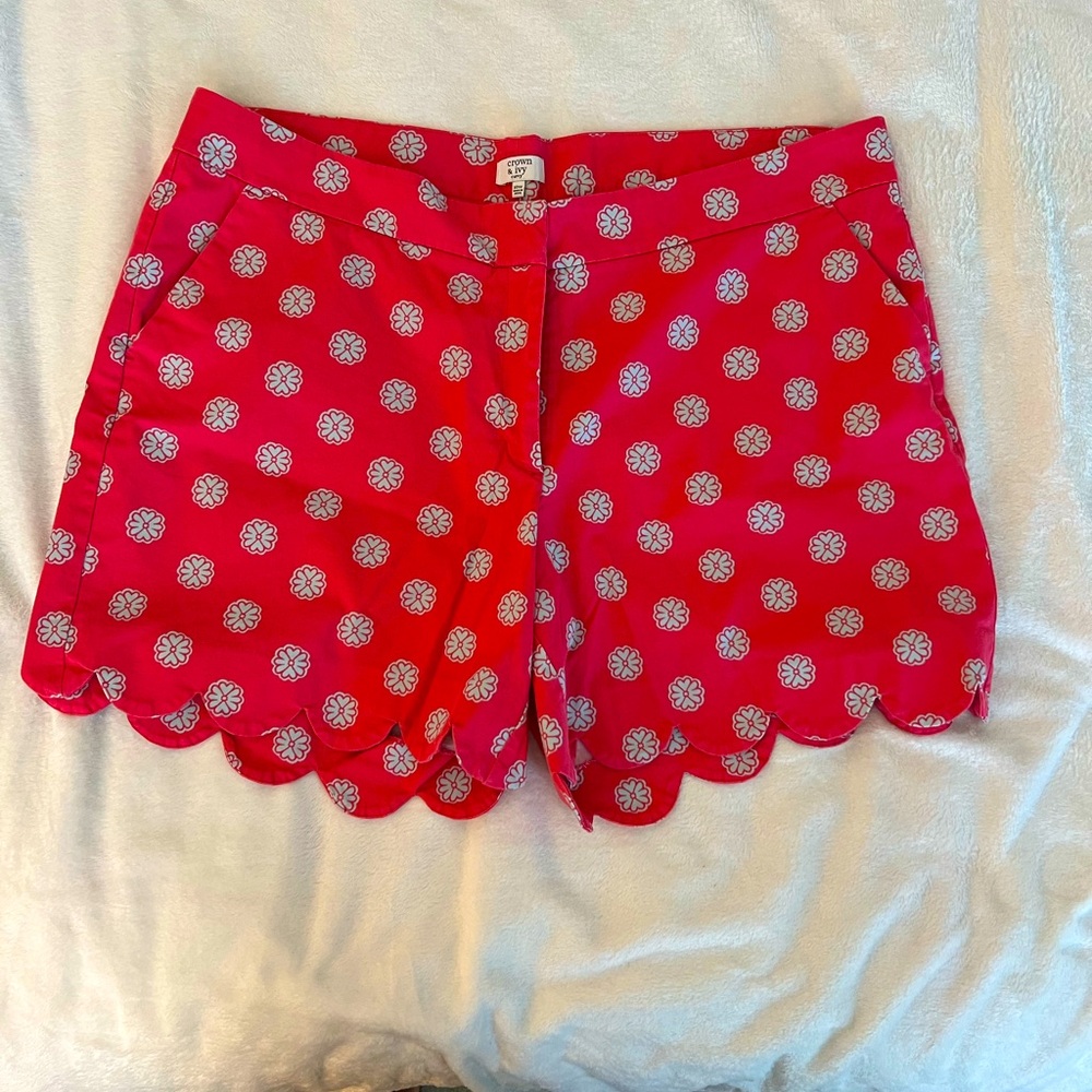 Crown & Ivy pink with light blue flower stretch shorts. 20W